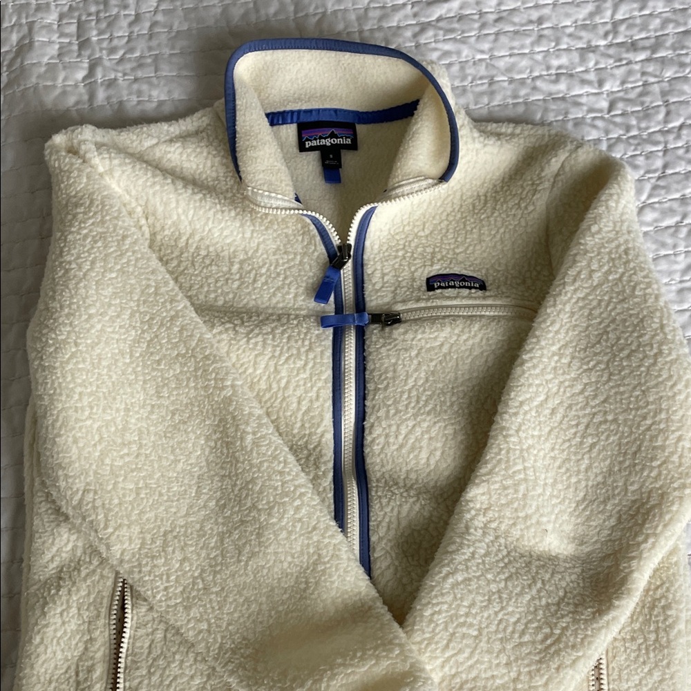 Patagonia Off-White Fleece with Blue Trim